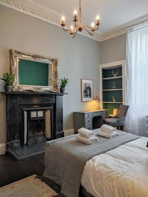 Beautiful Georgian New Town 2 Bed Apartment エディンバラ エクステリア 写真
